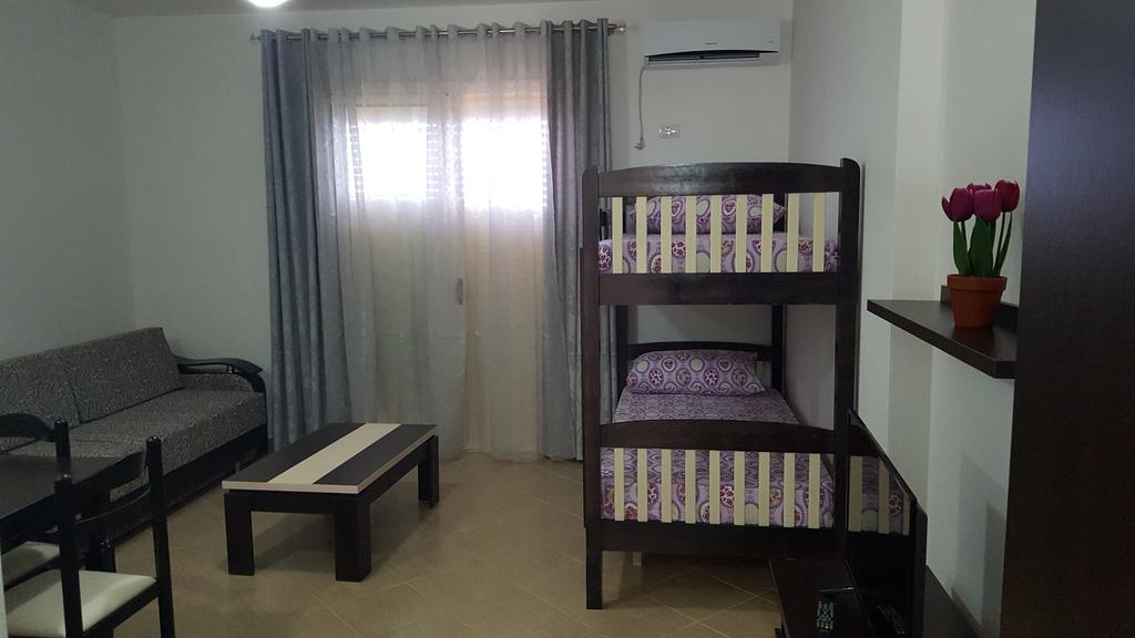 Residenca Juli Apartment วญอเรอ ภายนอก รูปภาพ